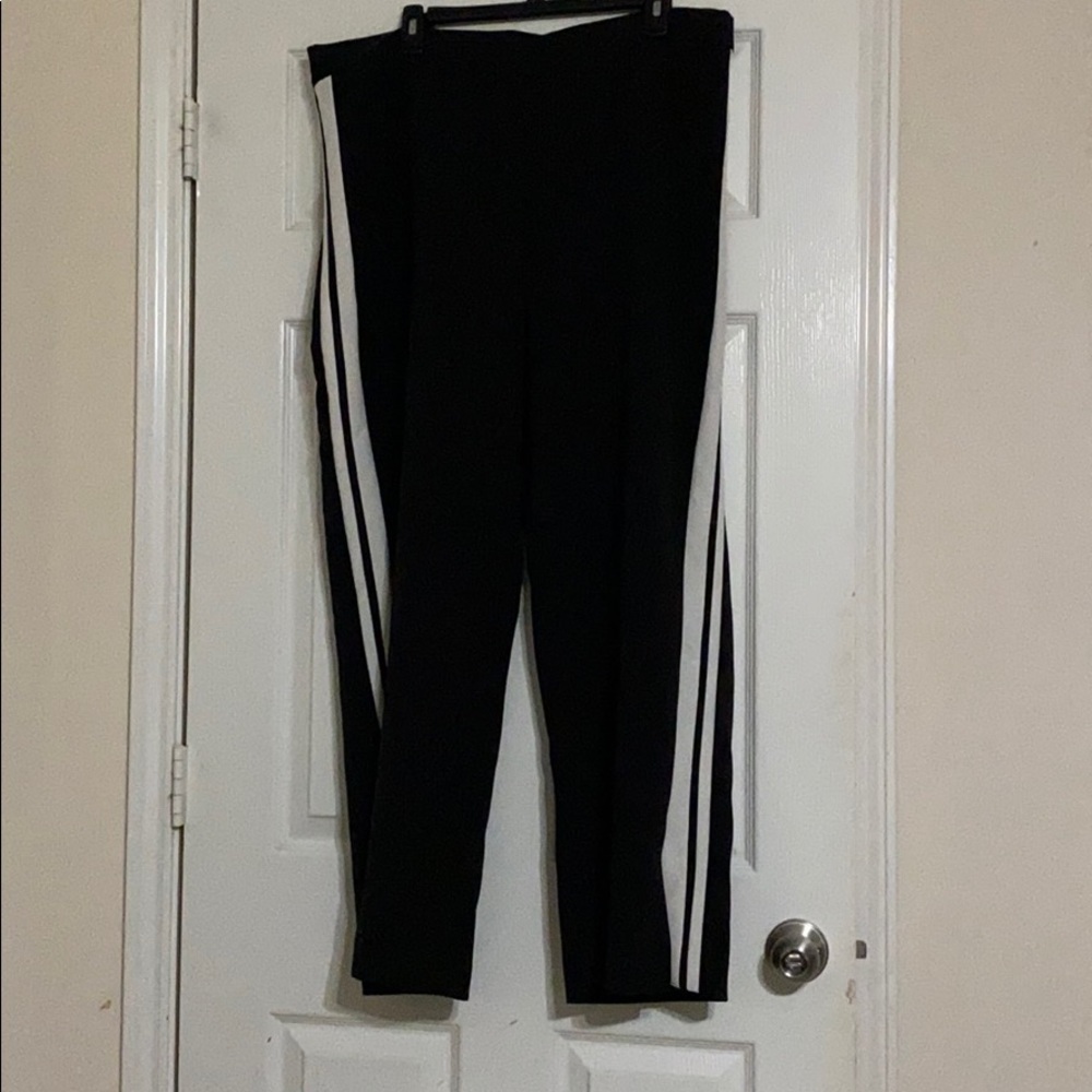 Wide leg, side stripe trouser